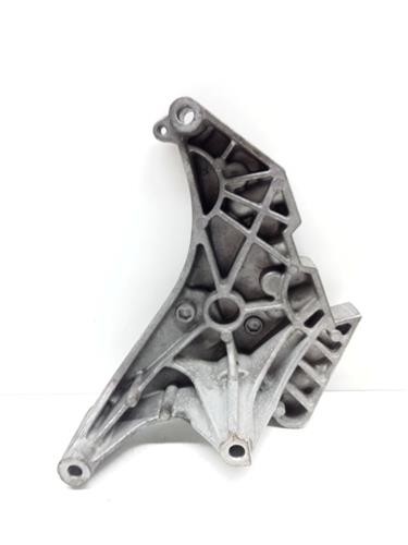Base del soporte derecho del motor 03L199207